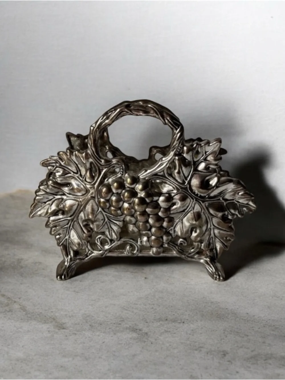 Vintage Godinger Silver Plated Footage Embossed Grape Vine Napkin Letter Holder